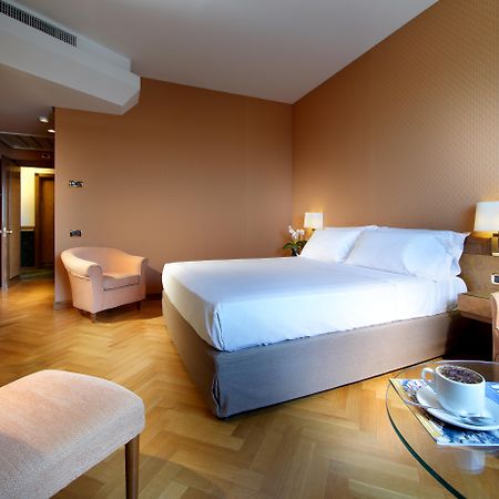 Exe Majestic Hotel Naples Luaran gambar