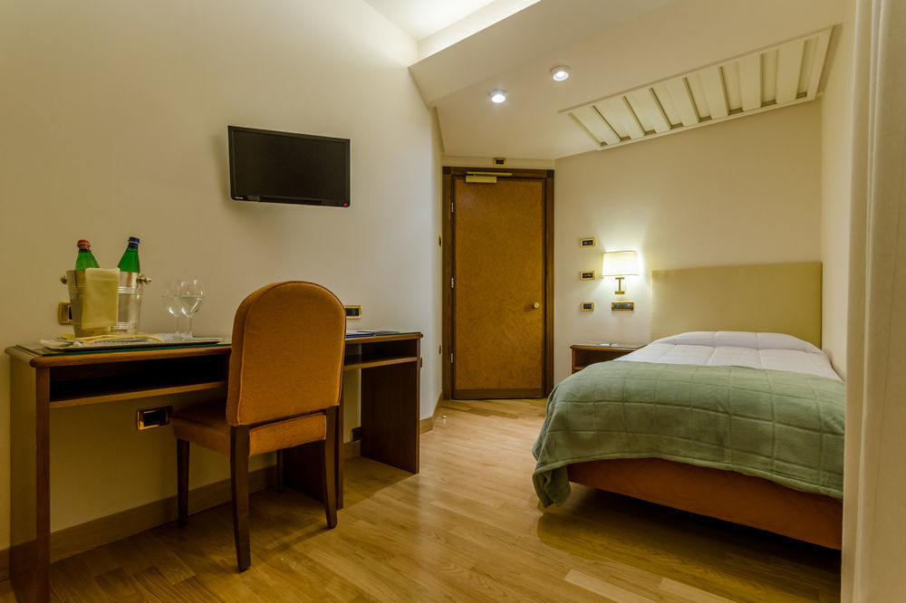 Exe Majestic Hotel Naples Luaran gambar